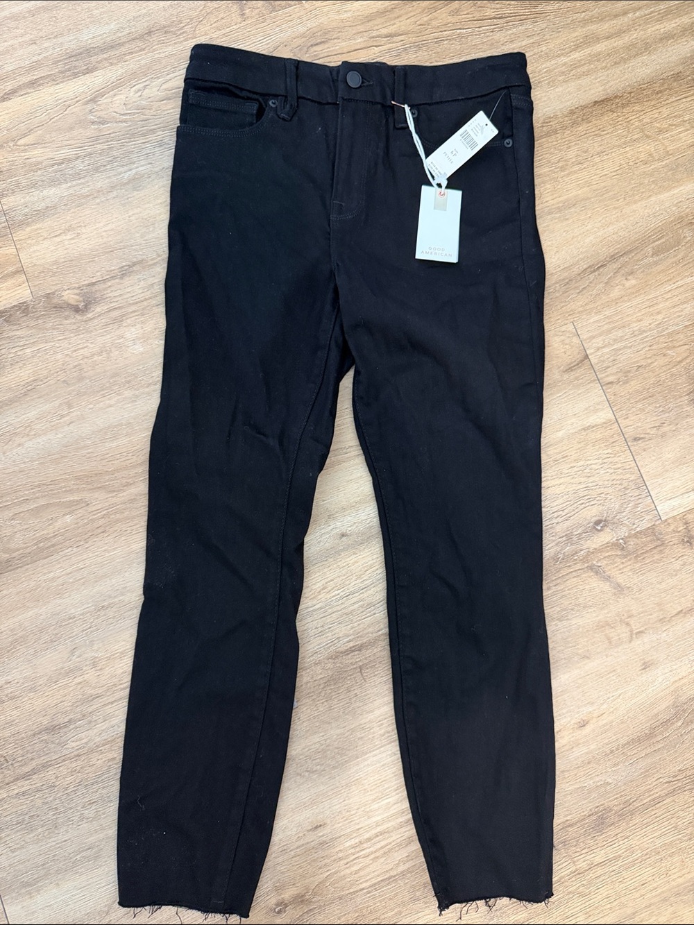 Good American Petite Skinny Jeans in Black